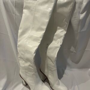 Elegant White Knee-High Women's Boots